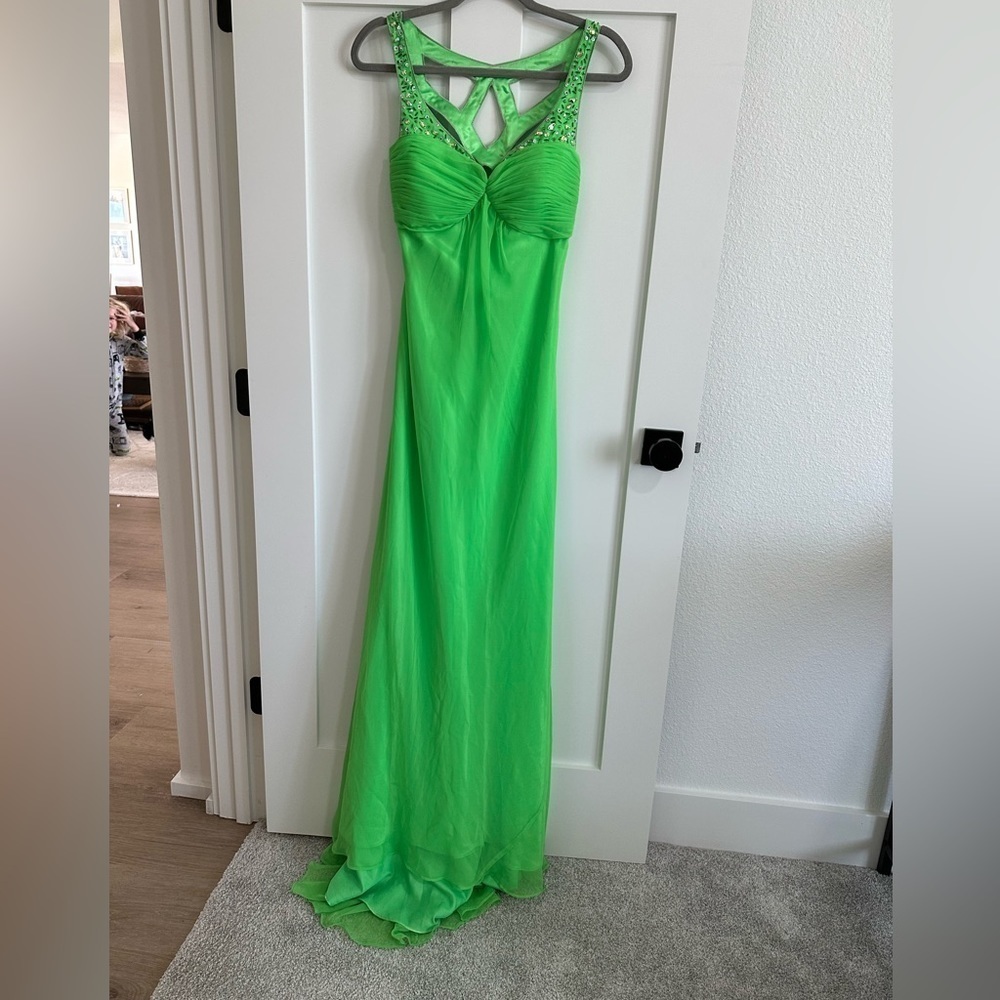 Ignite evenings by Carol Inn size 4 bright green formal dress/evening gown